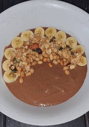 A picture of Chocolate Peanut Butter Smoothie Bowl.