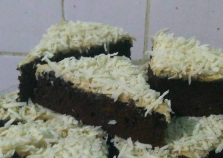 Cara Gampang Menyiapkan Brownies putih telur, coffee cream with cheese Anti Gagal