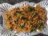 વેજીટેબલ હક્કા નુડલ્સ (Veg Hakka Noodles Recipe In Gujarati)