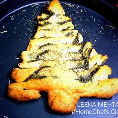 Cheesy Spinach Christmas Tree A picture of Cheesy Spinach Christmas Tree.