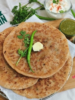 पनीर आलू पराठा (paneer aaloo paratha recipe in Hindi) रेसिपी मुख्य फोटो