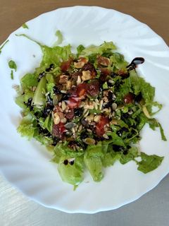 Una foto de Ensalada exótica con frutos secos