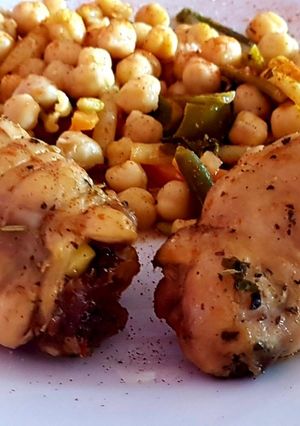Una foto de Contramuslos de pollo rellenos de dátiles y jamón serrano