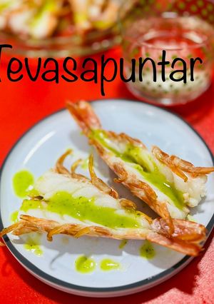 Una foto de Gambones con salsa Mery borracha 🦐 🍀 🥴 🏖️