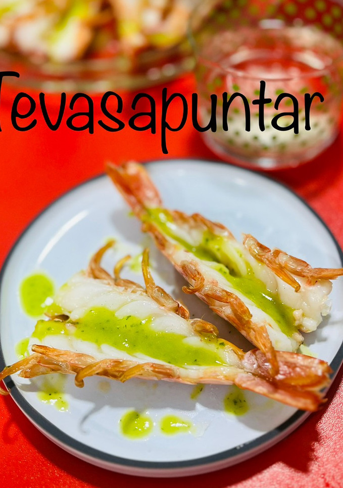 Una foto de Gambones con salsa Mery borracha 🦐 🍀 🥴 🏖️