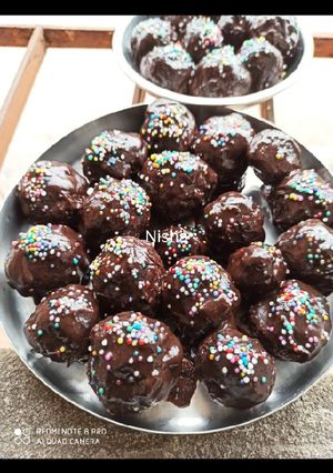 चॉकलेट बॉल्स (chocolate balls recipe in Hindi) रेसिपी मुख्य फोटो