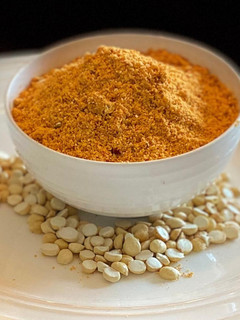 A picture of Dalia/phutane chutney (roasted split chana chutney powder).