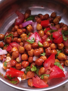 चना चाट (chana chaat recipe in Hindi) रेसिपी मुख्य फोटो
