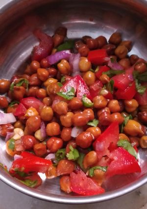 चना चाट (chana chaat recipe in Hindi) रेसिपी मुख्य फोटो