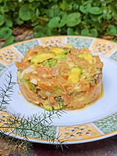 Una foto de Tartar de salmón