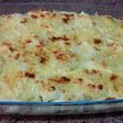Gratinado de patatas, carne picada y salsa bechamel