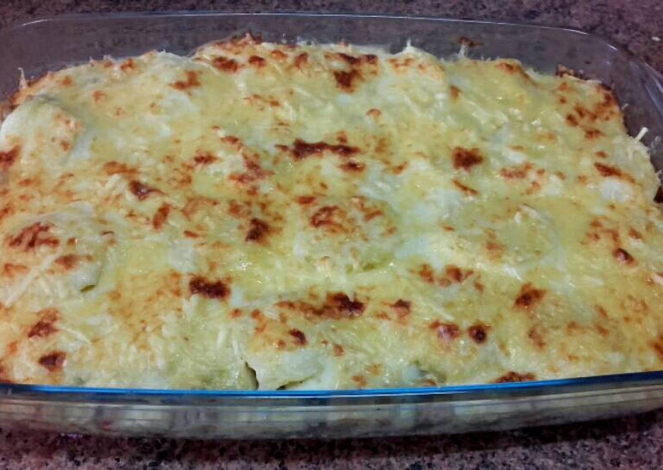 Gratinado de patatas con carne picada y salsa bechamel