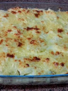 Una foto de Gratinado de patatas, carne picada y salsa bechamel