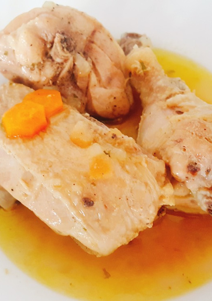 Una foto de Pollo en salsa amarilla