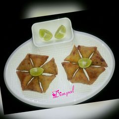 A picture of Chana dal samosa.