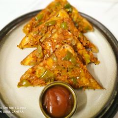 A picture of Iyengar Bakery style masala toast.
