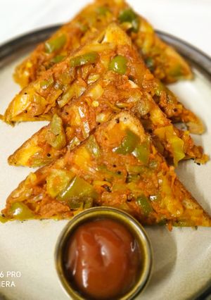 A picture of Iyengar Bakery style masala toast.