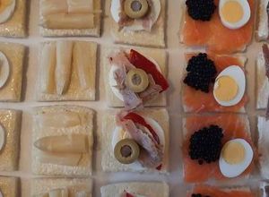 Una foto de Canapés tierra y mar