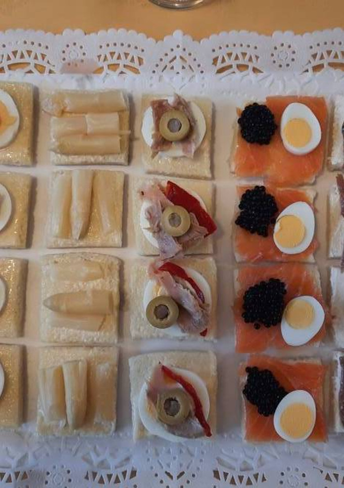 Una foto de Canapés tierra y mar