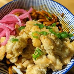 A picture of Lemon chicken with udon noodles.