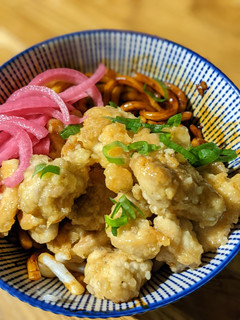 A picture of Lemon chicken with udon noodles.
