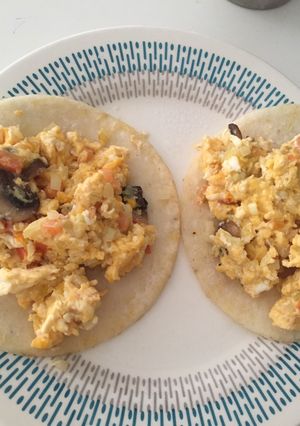 Una foto de Huevos especiales con champiñones