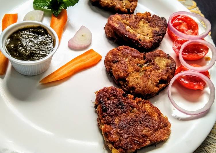 Banana Patties with Mint, Coriander Chutney