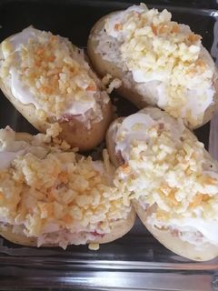 Una foto de Papas al horno rellenas con tocino