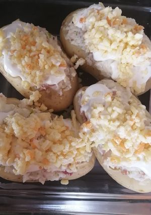 Una foto de Papas al horno rellenas con tocino