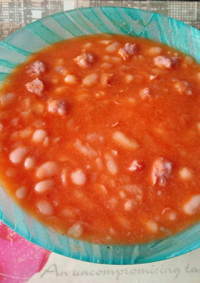 Una foto de Alubias con salchichas