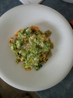 Una foto de Pasta con brócoli y salsa de puerros