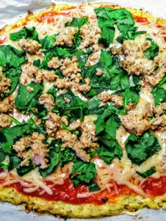 Una foto de Pizza con base de coliflor