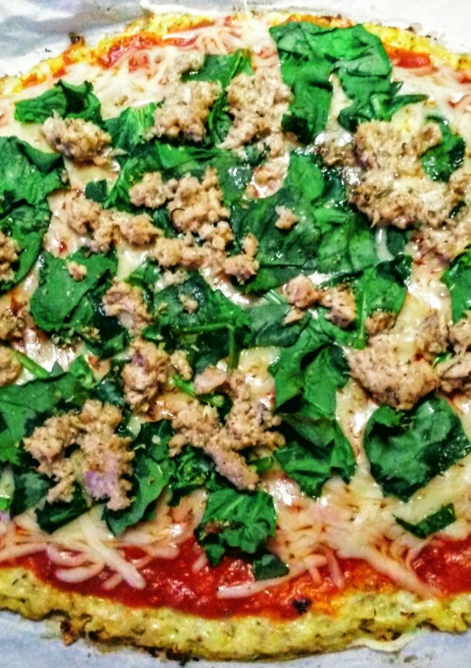 Una foto de Pizza con base de coliflor