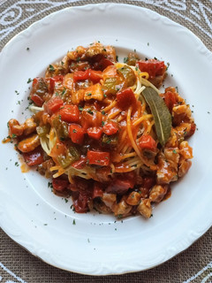 Una foto de Espaguetti con verduras y panceta