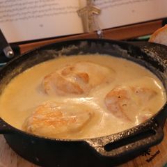 A picture of Georgian Cuisine : Shkmeruli.