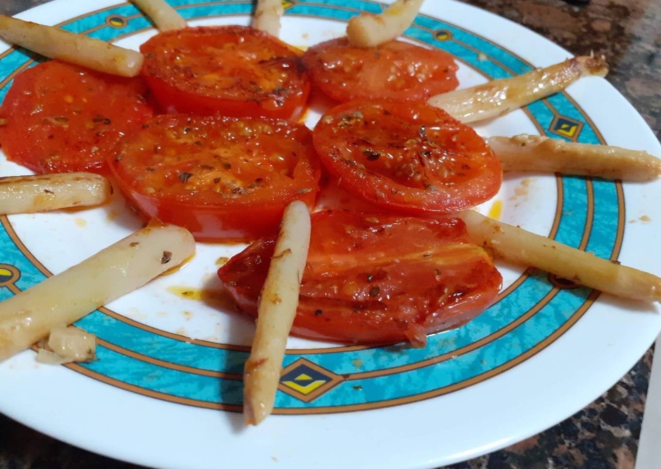 Tomate a la plancha y espárragos