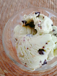 Una foto de Helado de choco menta