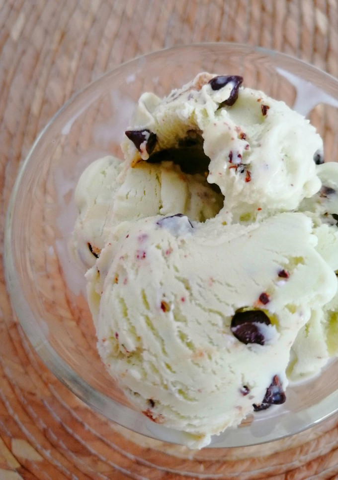 Una foto de Helado de choco menta