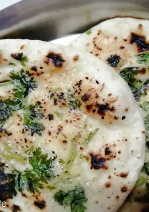 গার্লিক বাটার কুলচা(garlic butter kulcha recipe in Bengali) রেসিপির প্রধান ছবি