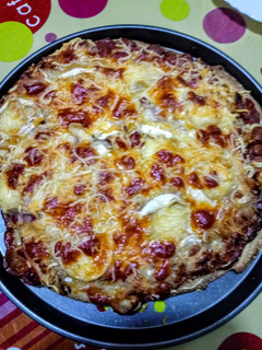 Una foto de Pizza de crema de queso curado atún y bacon