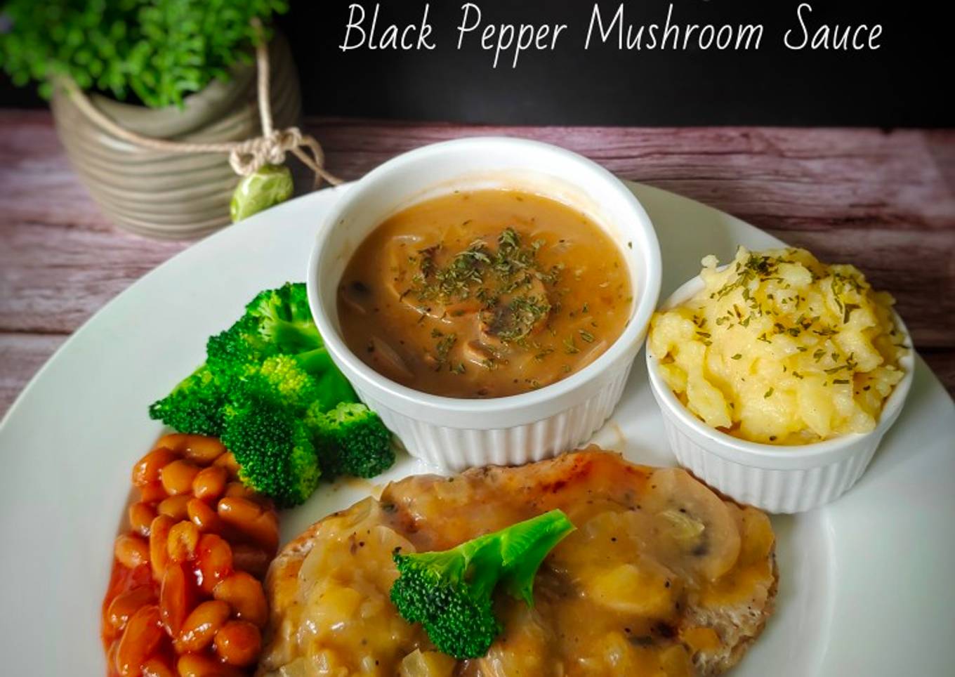 Fried chicken with black pepper mushroom sauce