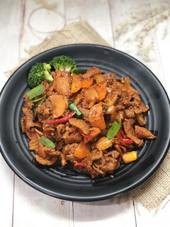 Foto resep Korean spicy stir fried pork / jeyuk bokkeum