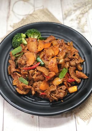 Foto resep Korean spicy stir fried pork / jeyuk bokkeum