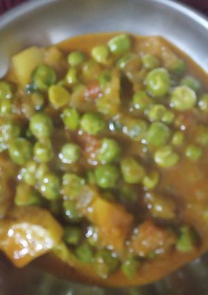 मटार बटाटा भाजी (matar batata bhaji recipe in marathi) रेसिपी चे मुख्य फोटो 