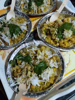 छोले चाट (chole chaat recipe in Hindi) रेसिपी मुख्य फोटो