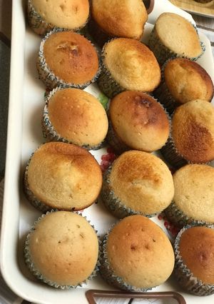 A picture of Oil based vanilla cup cake.