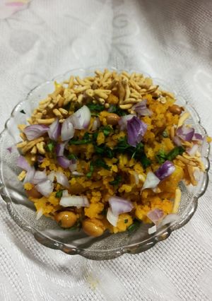 બટાકા પૌંઆ (Bataka Poha Recipe In Gujarati) રેસીપી મુખ્ય ફોટો