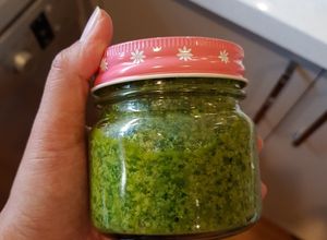 รูปของ Pesto sauce (ซอสโหระพา)