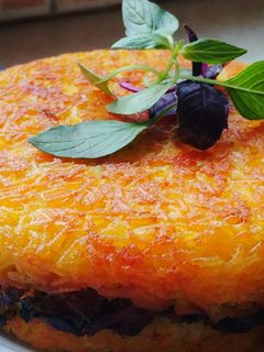 عکسی از دستور ته چین آلو اسفناج