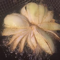 A picture of California Farm Upside Down Blooming Onion.